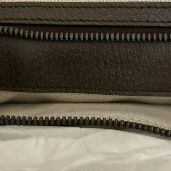 Gucci Savoy, large duffel bag made in Italy NWT. - Picture 10 of 14